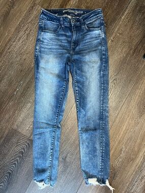 American Eagle Outfitters Women’s Skinny Jeans in Distressed Blue